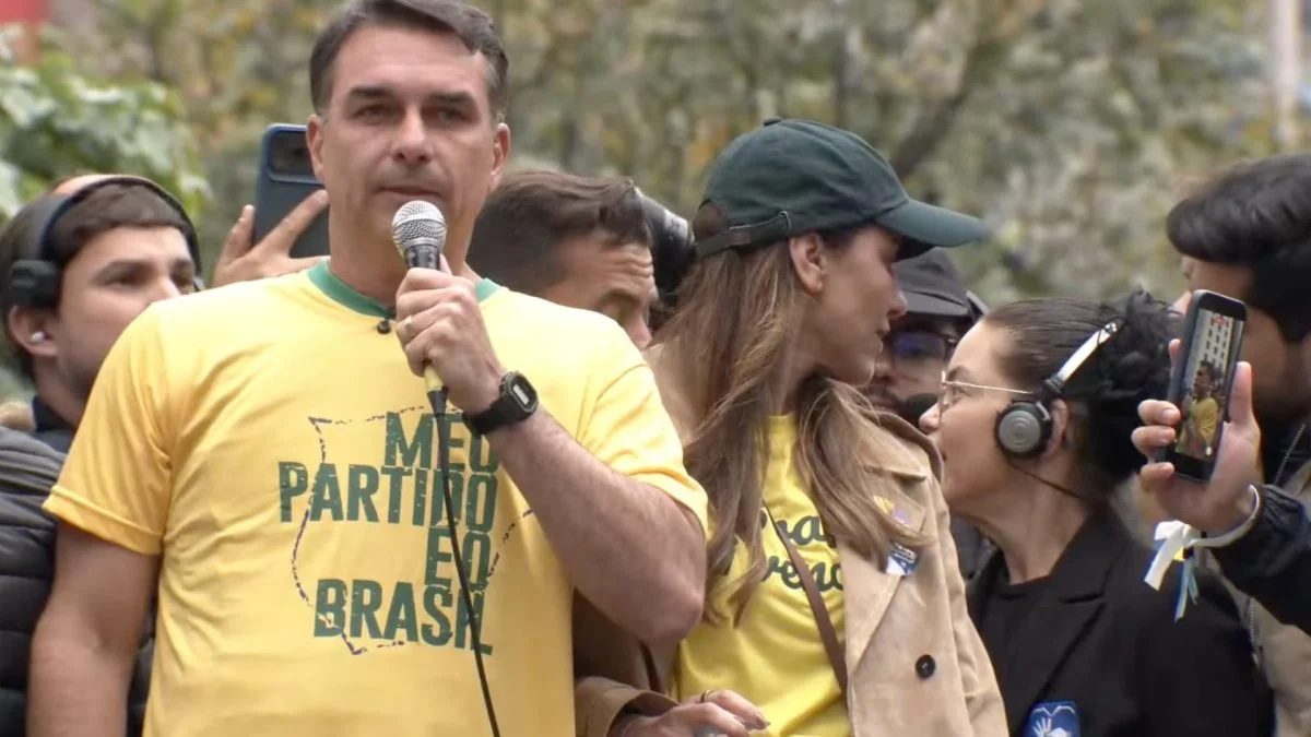 Mulher de Flávio diz que candidato não acabará com aposentadoria