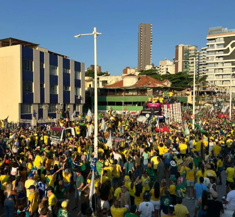 Na BA, Flávio Bolsonaro recebe título de cidadão soteropolitano e promete concluir ponte Salvador-Itaparica se for eleito
