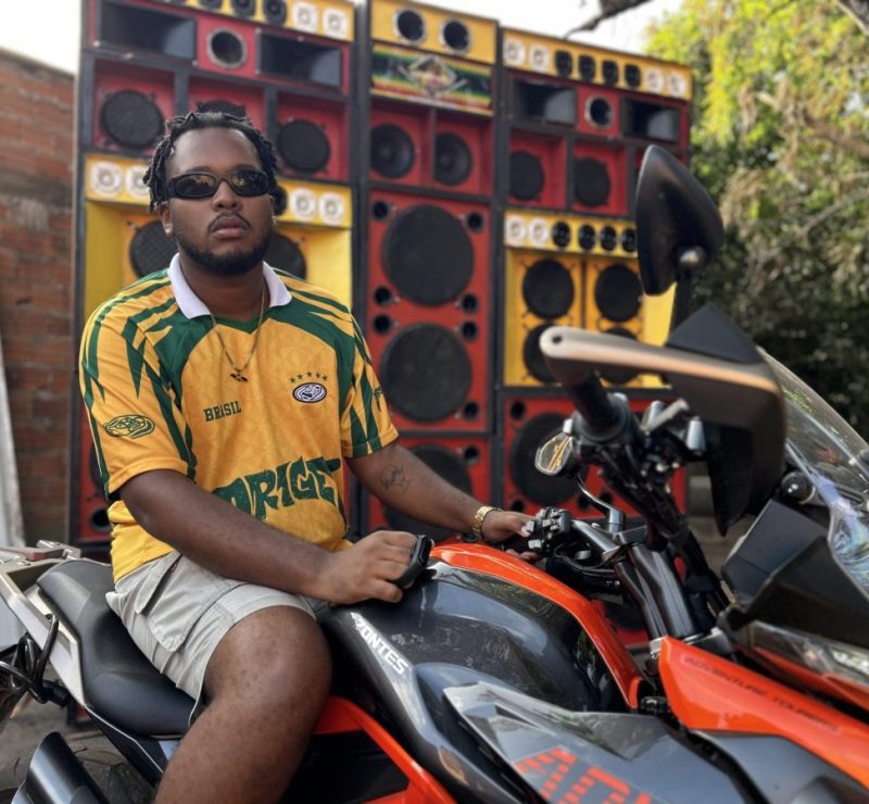 O’Shoock conecta rap e reggae maranhense em “Mais um Dia Quente na Jamaica”