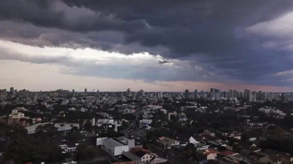 Paraná entra em alerta amarelo para tempestades desta quarta até o fim de semana