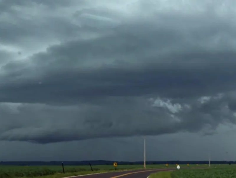 Paraná tem alerta vermelho de tempestade em 143 cidades neste domingo de eleições; veja onde