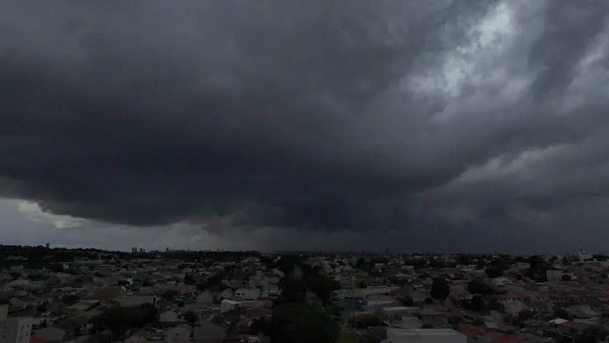 Paraná tem novos alertas para tempestades e 295 municípios estão em área de risco