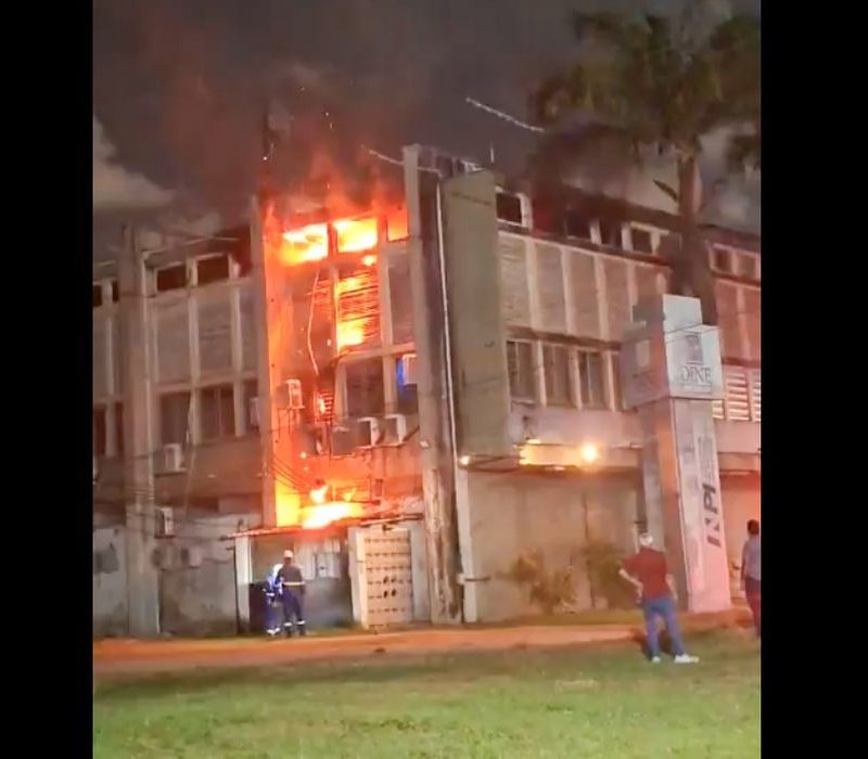 PF vai investigar incêndio na Universidade Federal de Pernambuco