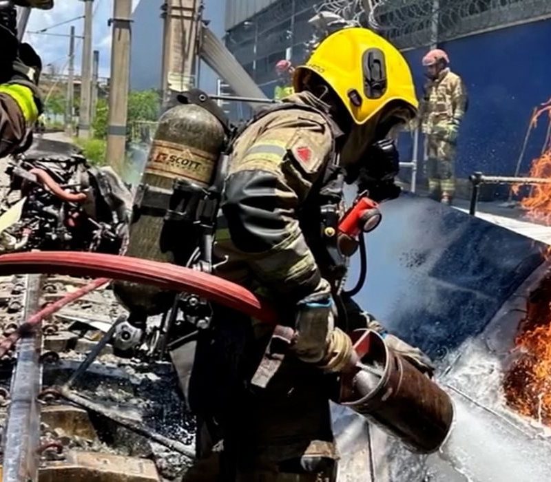 Piloto morre após queda de avião em pátio de manutenção do metrô de BH