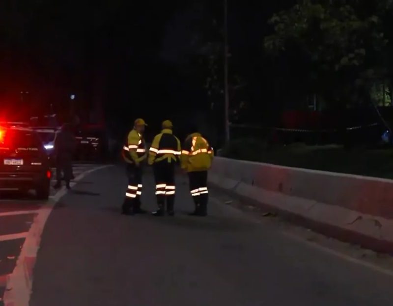 PM mata suspeito a tiros na Marginal Tietê, em São Paulo; corpo esquartejado de mulher é achado em sacos no local