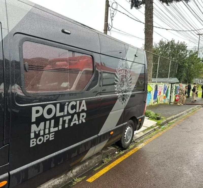Polícia invadiu CMEI em Curitiba após sequestrador ameaçar atear fogo e agredir crianças, diz coronel