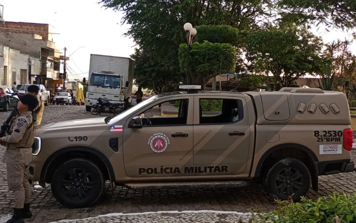 Policial militar é baleado durante troca de tiros em Salvador; mulher é vítima de bala perdida