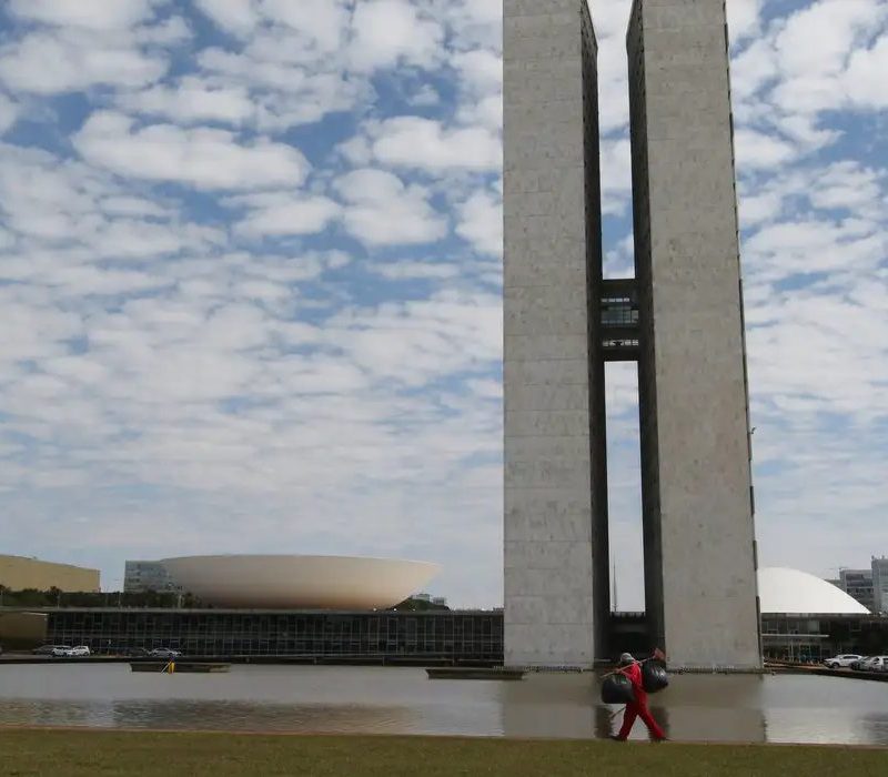Presidente do Senado marca para segunda votação do fim da escala 6×1