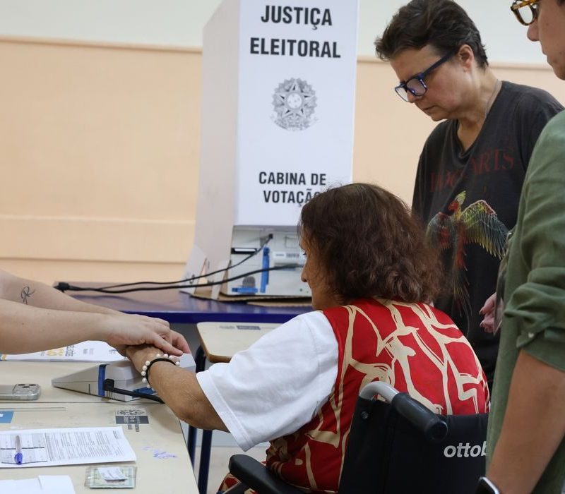 Primeiro turno contou com 43% mais eleitores de ao menos 70 anos