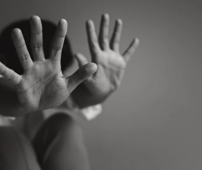 Professor é denunciado por crimes sexuais contra cinco alunos no Paraná