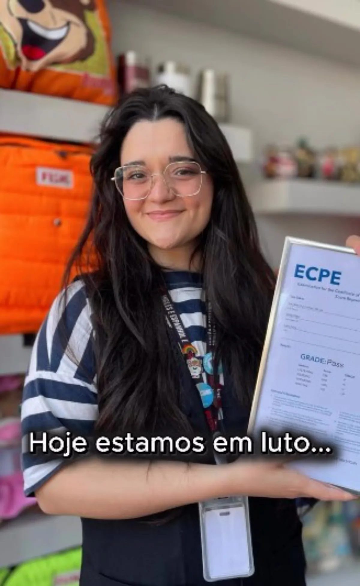 Professora de 24 anos morre após cair de estrutura enquanto ajudava aluno preso em banheiro em Guarulhos
