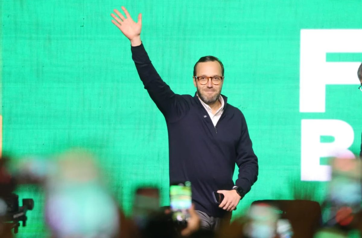 Quaest: Filipe Barros lidera corrida ao Senado no Paraná; Curi e Deltan têm 21%
