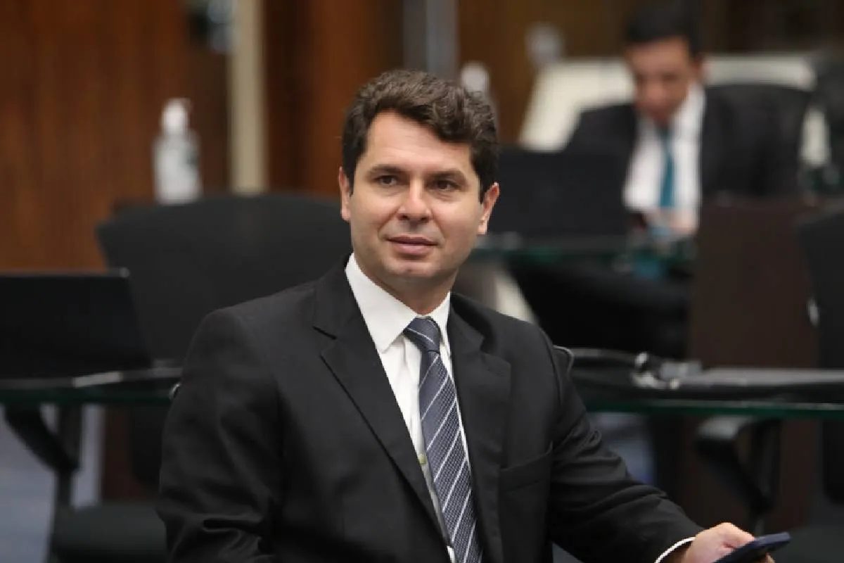Qual é o número de Alexandre Curi (Republicanos) para o Senado no Paraná?