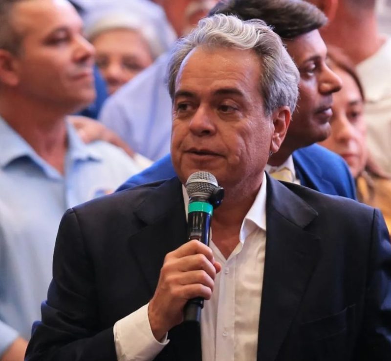 Qual é o número de Ernesto Roller (PSDB) para o Senado em Goiás?