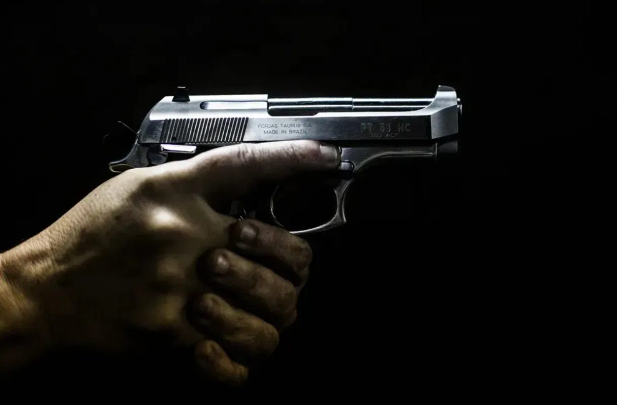 Quatro homens armados invadem casa em São Luís, fazem família refém e roubam joias, celulares e cofre