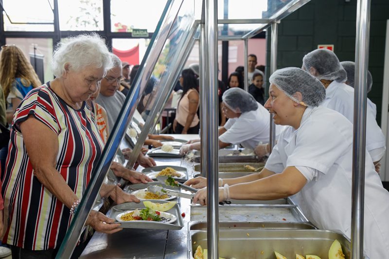 Rede de programas garante comida de qualidade em Curitiba