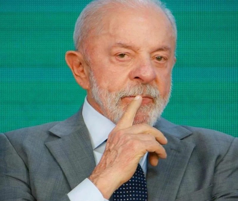 Reeleito, Lula despacha no Alvorada e prepara reforma ministerial