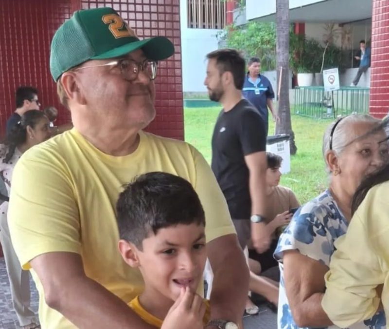 Roberto Rocha (PRTB) vota em São Luís neste domingo (4)