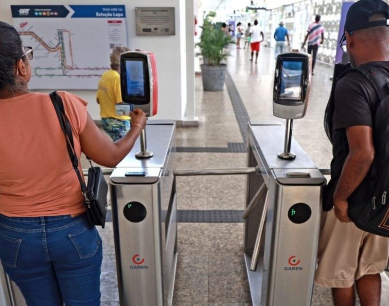 Rodoviários de Salvador convocam assembleia para debater fim do pagamento em dinheiro nos ônibus
