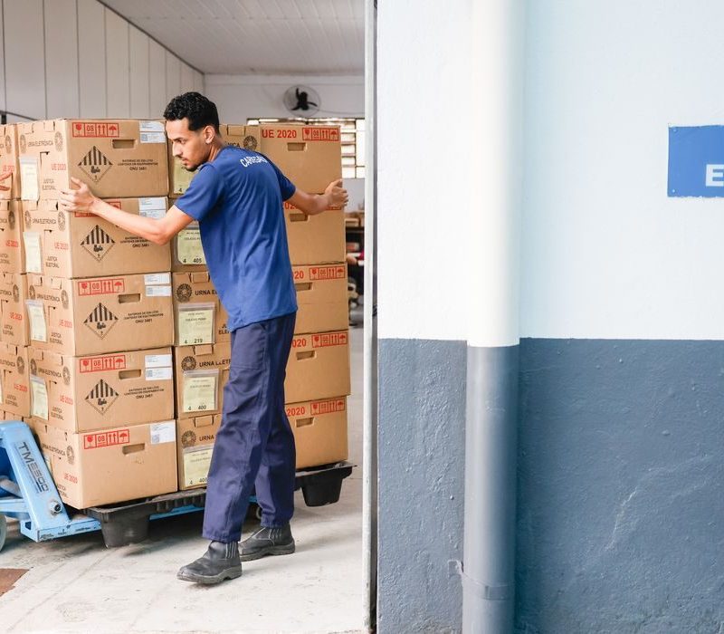 Saiba quais situações permitem acompanhante na cabine de votação