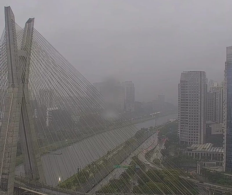 São Paulo terá dia de chuva, com máxima de apenas 23°C nesta sexta-feira, diz CGE