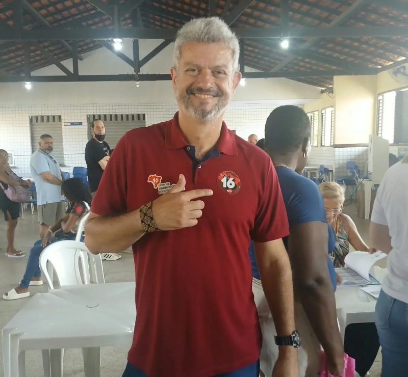 Saulo Arcangeli (PSTU) vota em São Luís