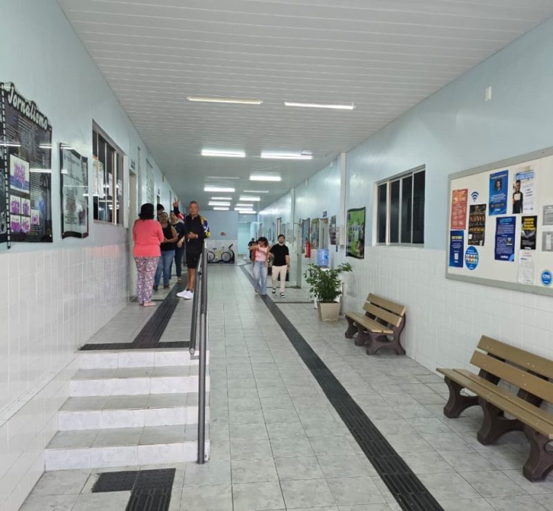 Segundo turno começa sem filas em local de votação no Farol, em Maceió