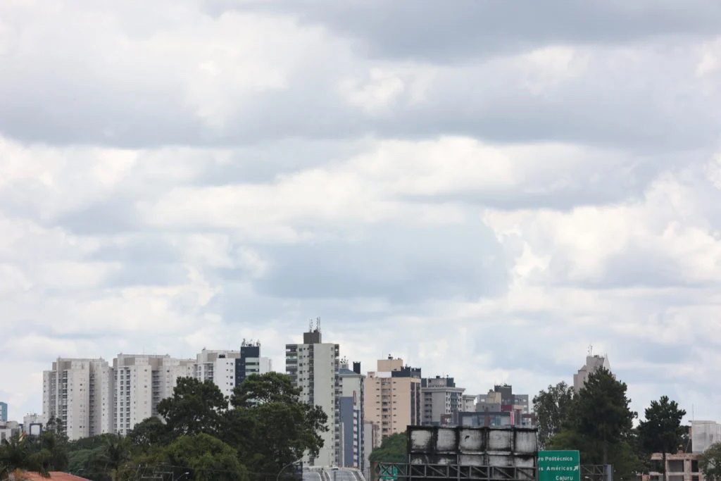 Semana começa com manhãs mais frias e tempo seco no Paraná e em Curitiba