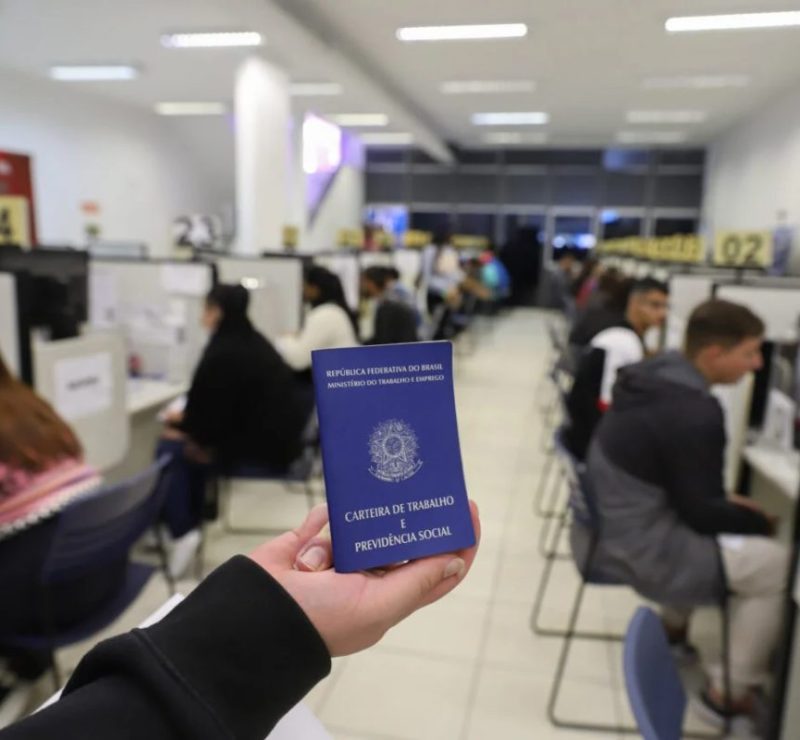 Semana curta tem mais de 20 mil vagas de emprego formal no Paraná