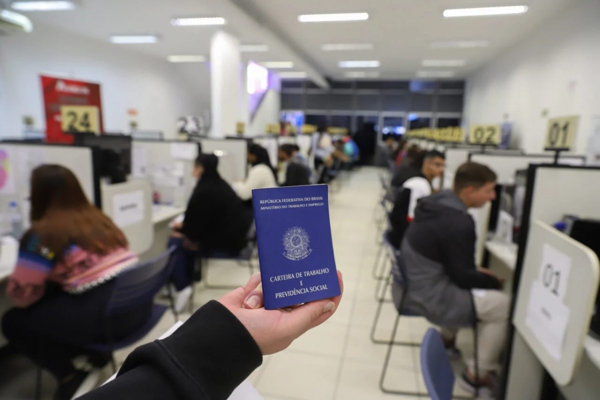 Semana curta tem mais de 20 mil vagas de emprego formal no Paraná