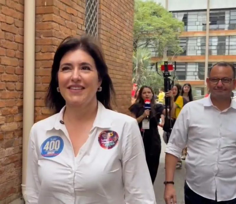 Simone Tebet vota em escola da região central de São Paulo