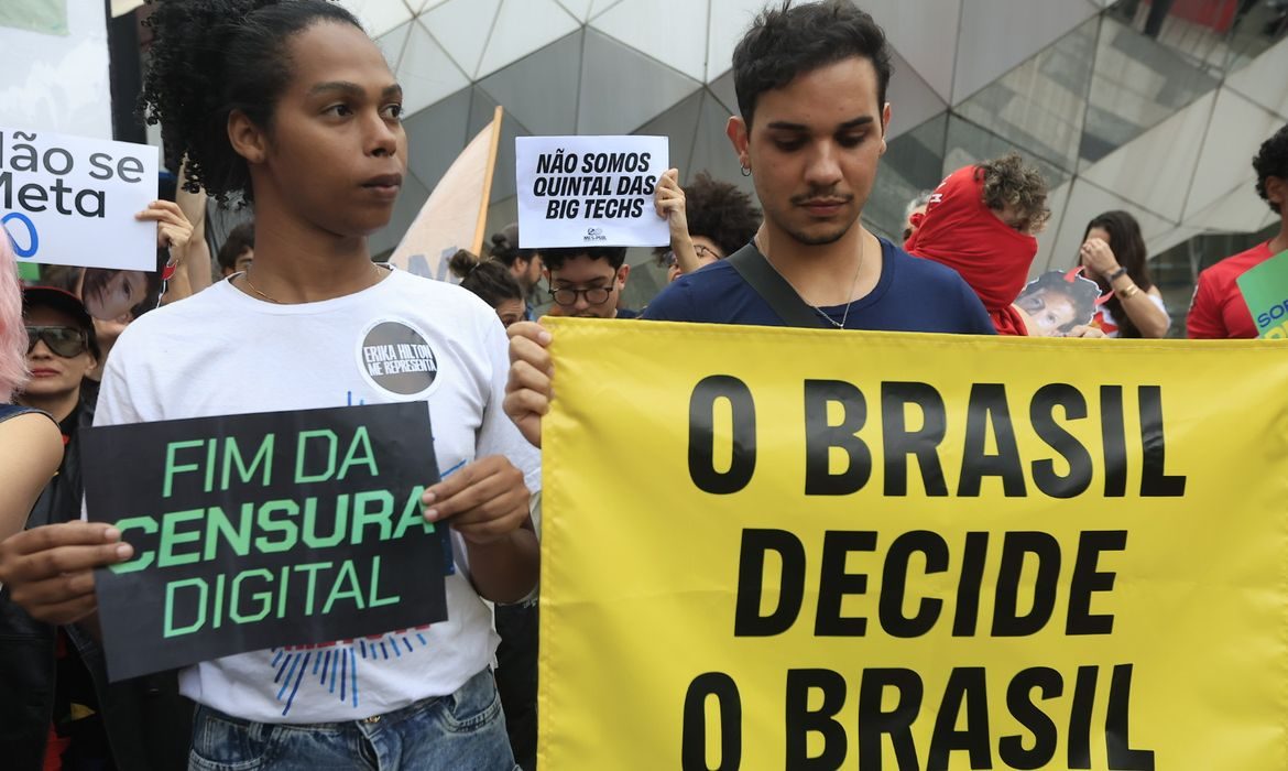 Sociedade civil manifesta preocupação ao TSE por censura nas redes