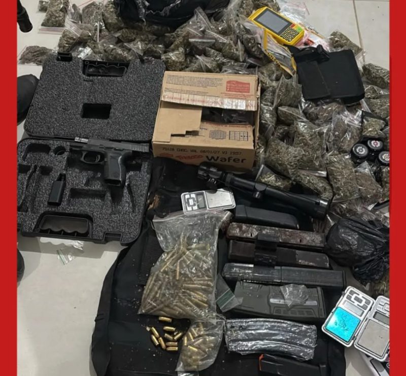 Suspeita de integrar facção é presa com munições de fuzil e drogas em rodoviária na Bahia