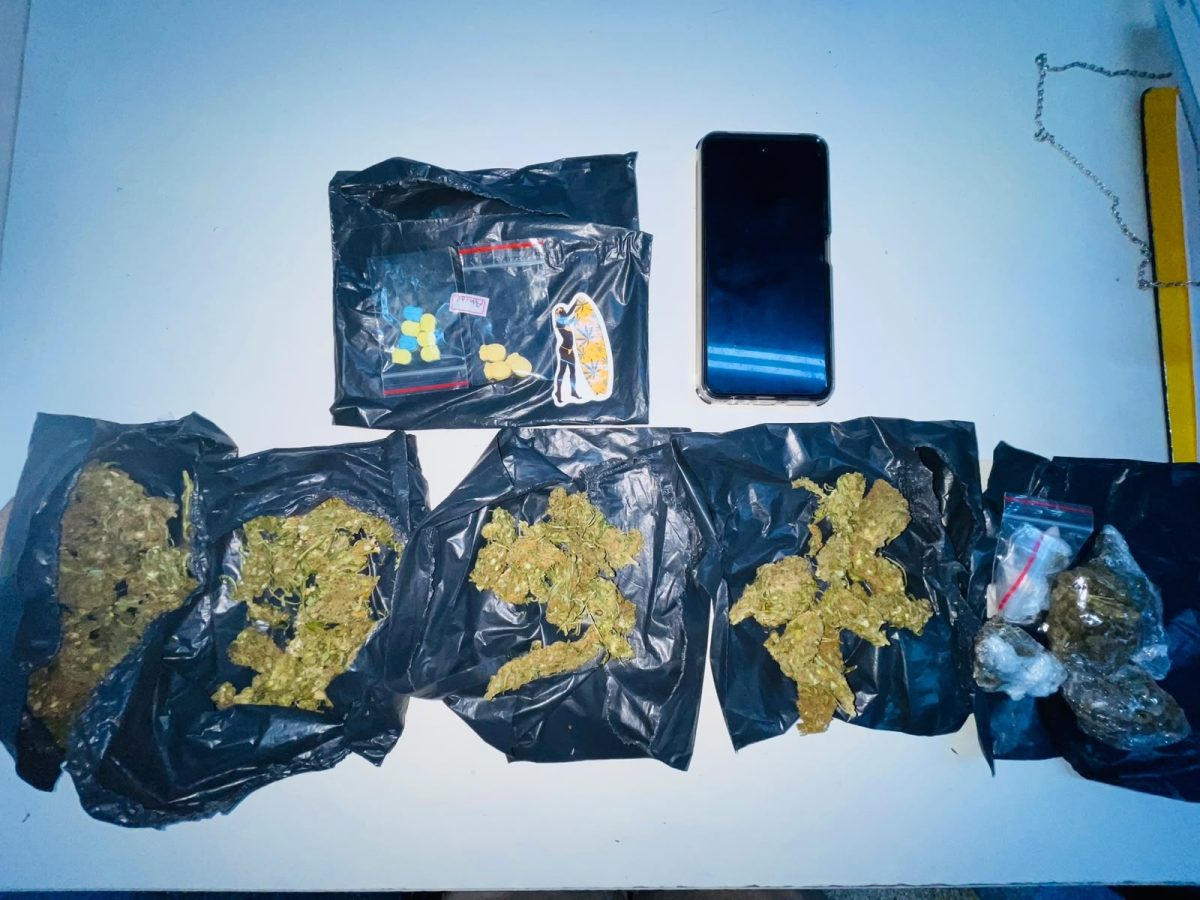 Suspeito de tráfico de drogas é preso pela PM no bairro da Graça, em Salvador