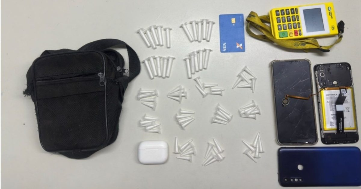 Suspeito de tráfico é preso com 74 porções de cocaína em Salvador