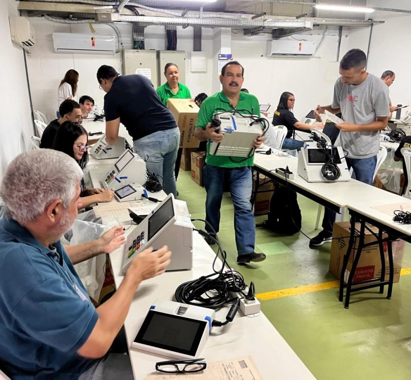 TRE inicia preparação das quase 24 mil urnas eletrônicas para 2º turno das eleições presidenciais em Pernambuco