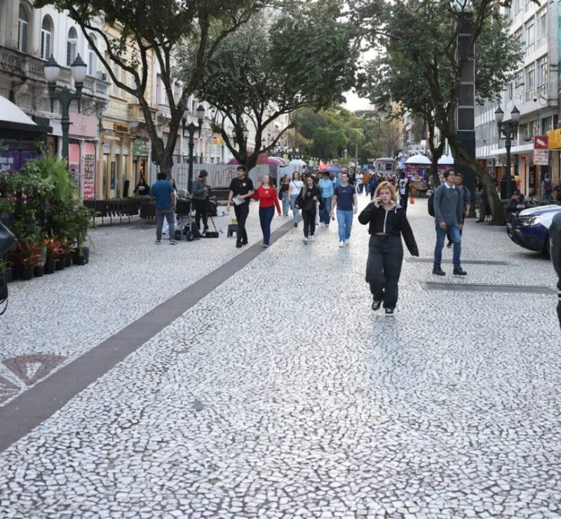 Trecho de calçadão já foi primeira rua com asfalto em Curitiba, há exatos 100 anos