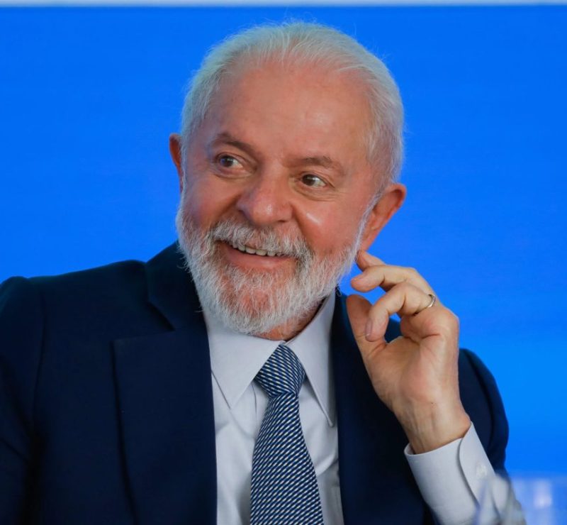 TSE decide que “Globo” não pode exibir púlpito vazio de Lula em debate