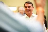 TSE derruba post contra Flávio, mas libera peça sobre cobranças a Vorcaro