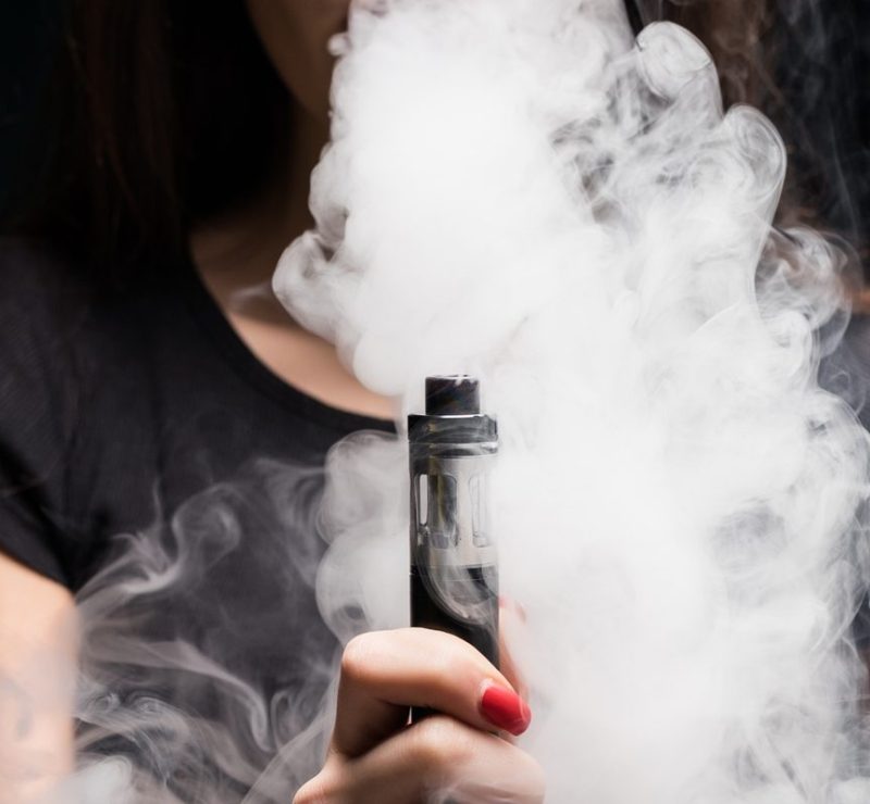 Vape pode causar mais prejuízo pulmonar que cigarro comum, diz estudo