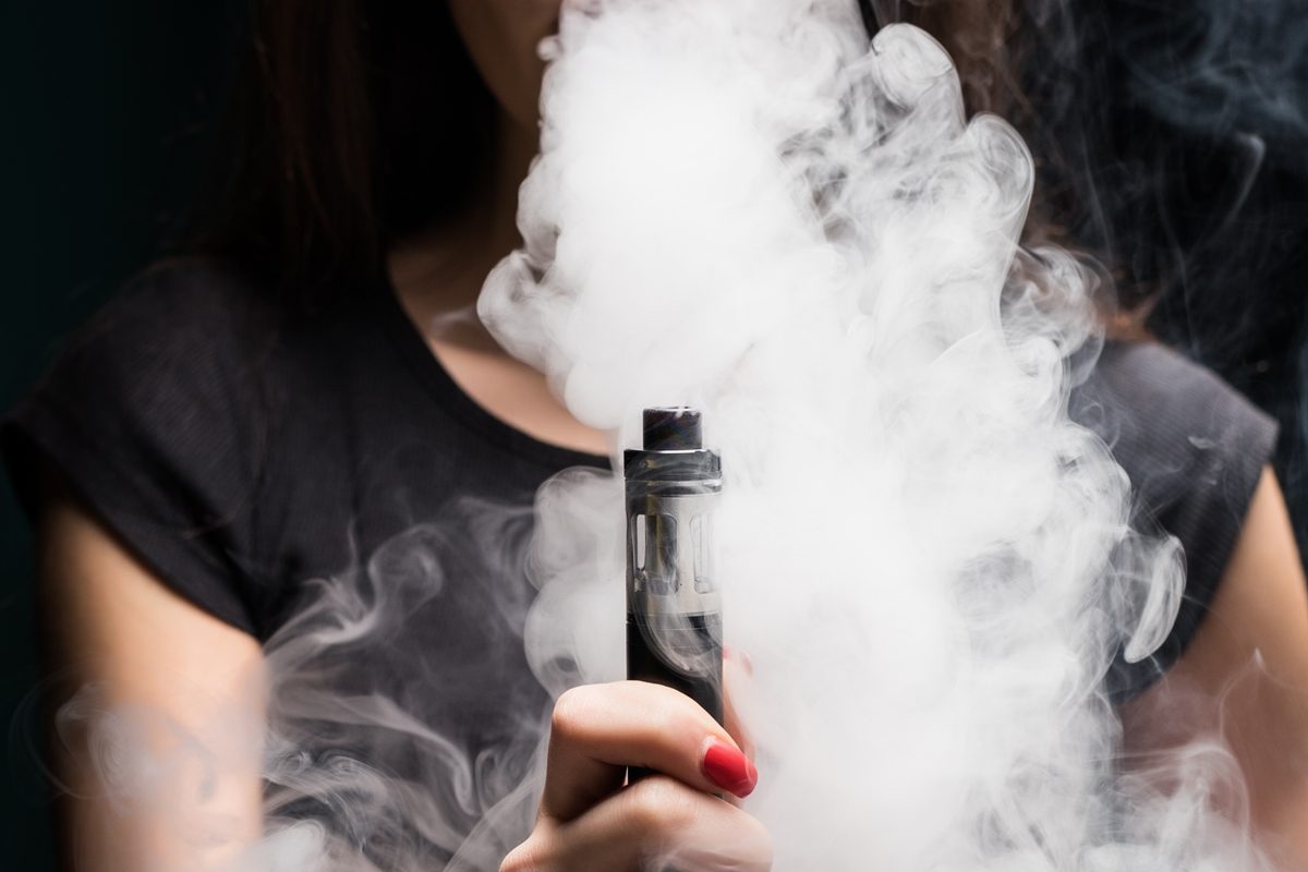 Vape pode causar mais prejuízo pulmonar que cigarro comum, diz estudo