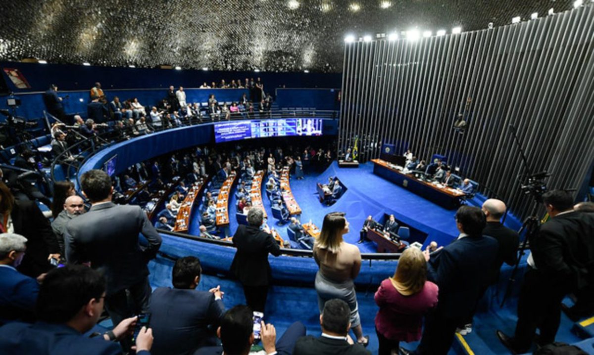 Veja como votaram os senadores do Paraná sobre o fim da escala 6×1