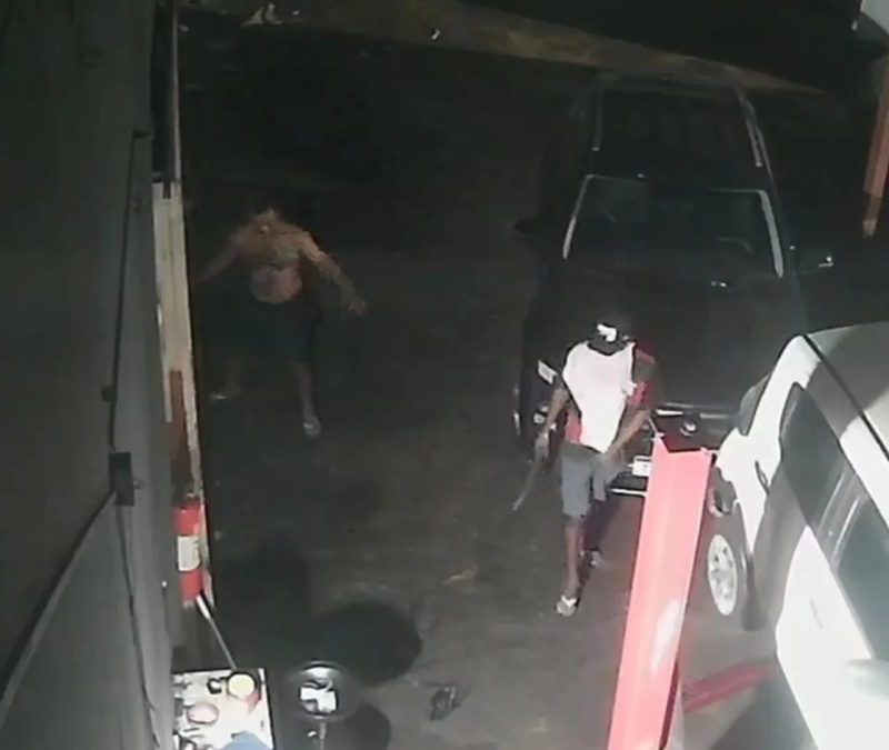 VÍDEO: Câmeras de segurança flagram suspeitos arrombando oficina mecânica em São Luís