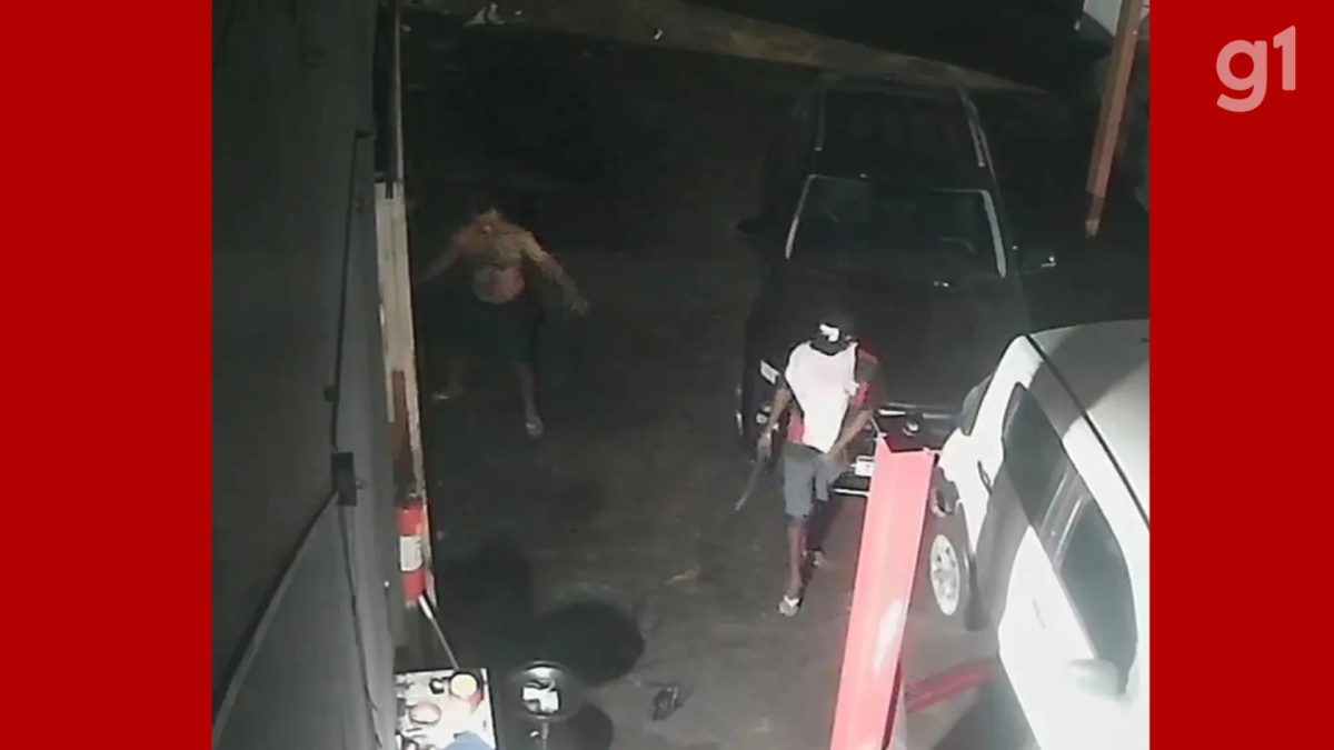 VÍDEO: Câmeras de segurança flagram suspeitos arrombando oficina mecânica em São Luís
