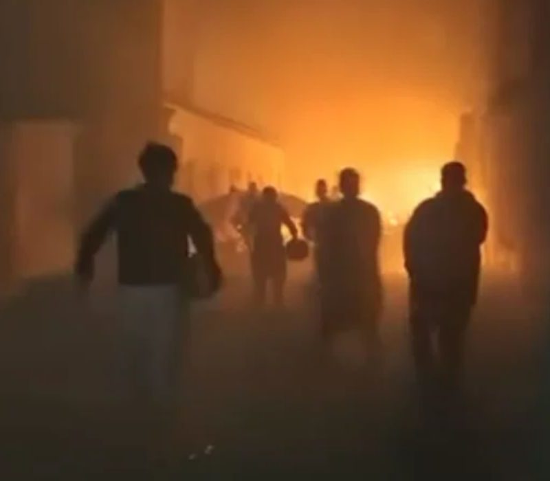 Vídeo: explosão provoca incêndio em imóvel que armazenava fogos de artifício em Arapiraca