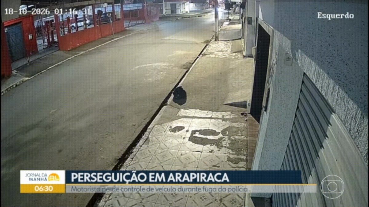 VÍDEO: motorista fica ferido ao fugir da polícia, capotar carro e colidir contra poste em Arapiraca
