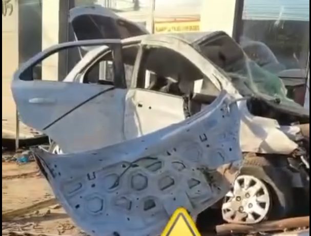 Vídeo: motorista foge de abordagem policial, capota carro e fica preso às ferragens em Arapiraca