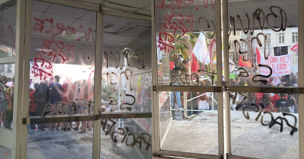 VÍDEO: Prefeitura de Salvador suspende expediente no Palácio Thomé de Souza após atos de vandalismo