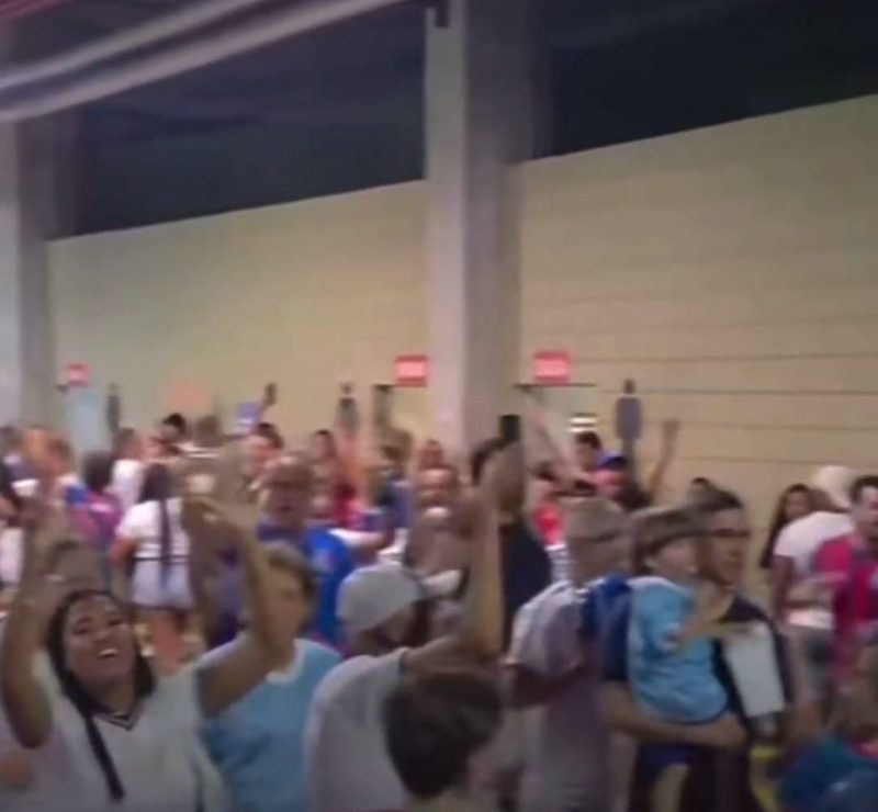 VÍDEO: Torcedores do Bahia cantam em apoio a Lula após triunfo na Fonte Nova