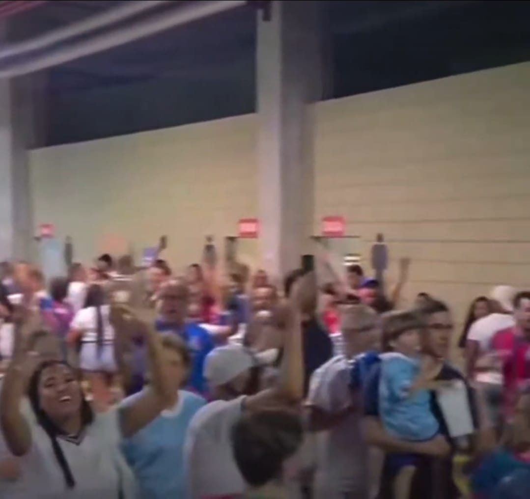 VÍDEO: Torcedores do Bahia cantam em apoio a Lula após triunfo na Fonte Nova